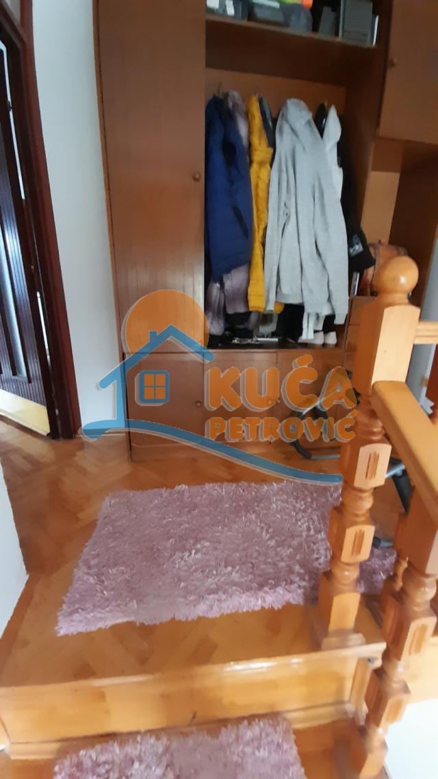 Lepa, kvalitetna  spratna  kuća  u  Belotincu, 230 m2, plac  7800 m2