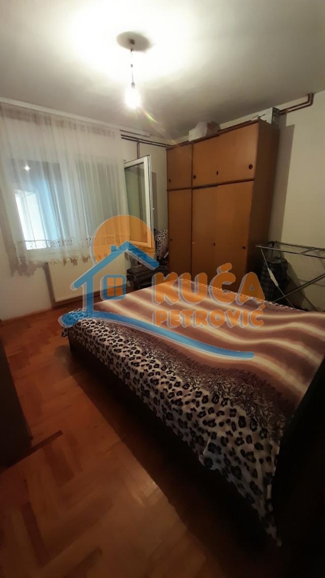 Lepa, kvalitetna  spratna  kuća  u  Belotincu, 230 m2, plac  7800 m2