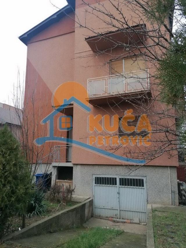 Odlična porodična kuća, 180m2, plac 1. 92ara, Duvanište