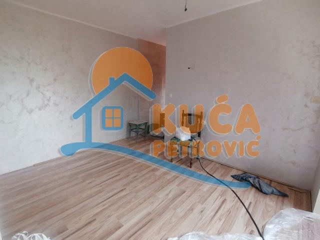 Fina porodična kuća, 140m2, pr+1, plac  1. 53ara, Kičevo