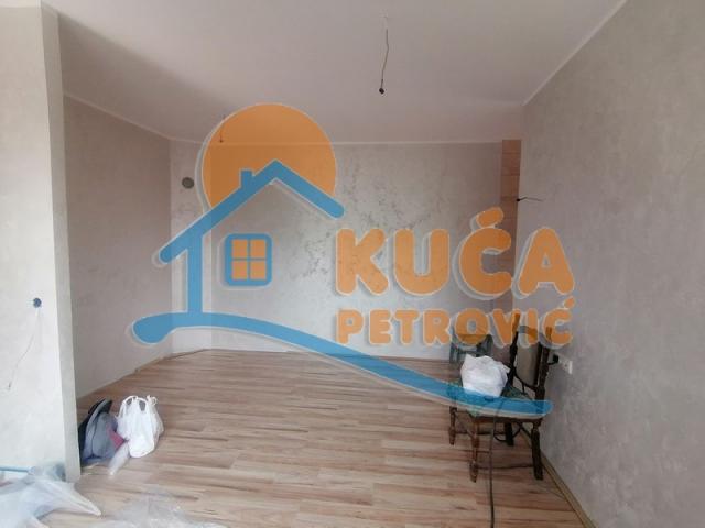 Fina porodična kuća, 140m2, pr+1, plac  1. 53ara, Kičevo