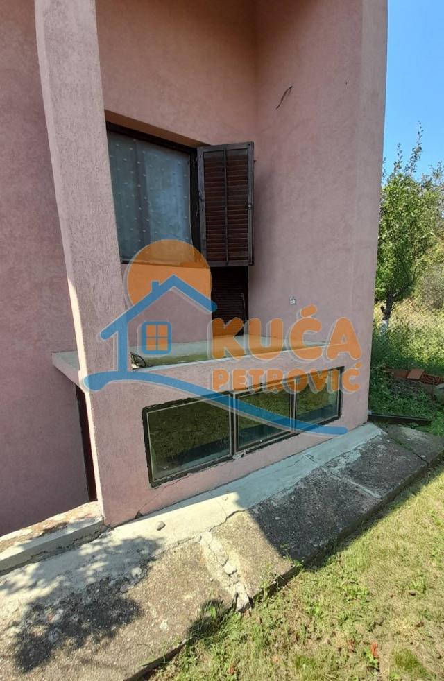 Lepa, novija kuća, 130 m2, plac  698 m2, na ravnom delu  Mramorskog  brda