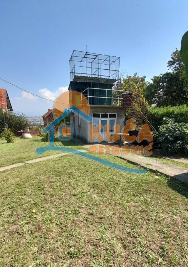 Lepa, novija kuća, 130 m2, plac  698 m2, na ravnom delu  Mramorskog  brda