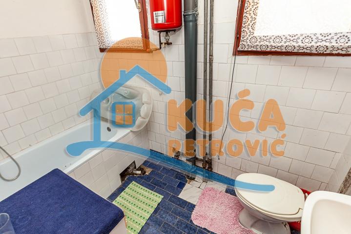 KUĆA NA BUBNJU, kod hotela Tami Residence, dvorište 118m2, 186m2