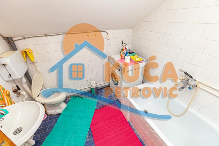 KUĆA NA BUBNJU, kod hotela Tami Residence, dvorište 118m2, 186m2