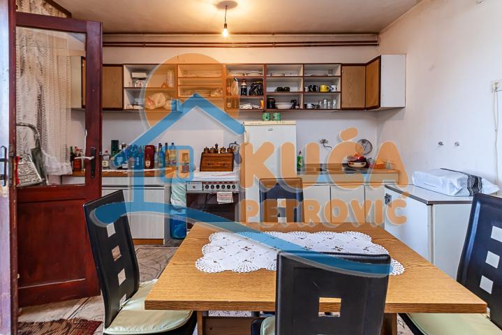 KUĆA NA BUBNJU, kod hotela Tami Residence, dvorište 118m2, 186m2