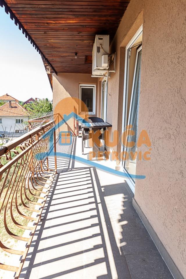 KUĆA NA BUBNJU, kod hotela Tami Residence, dvorište 118m2, 186m2