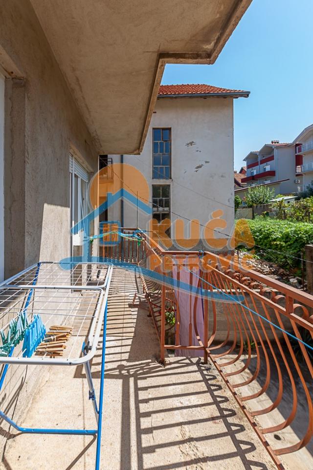 KUĆA NA BUBNJU, kod hotela Tami Residence, dvorište 118m2, 186m2