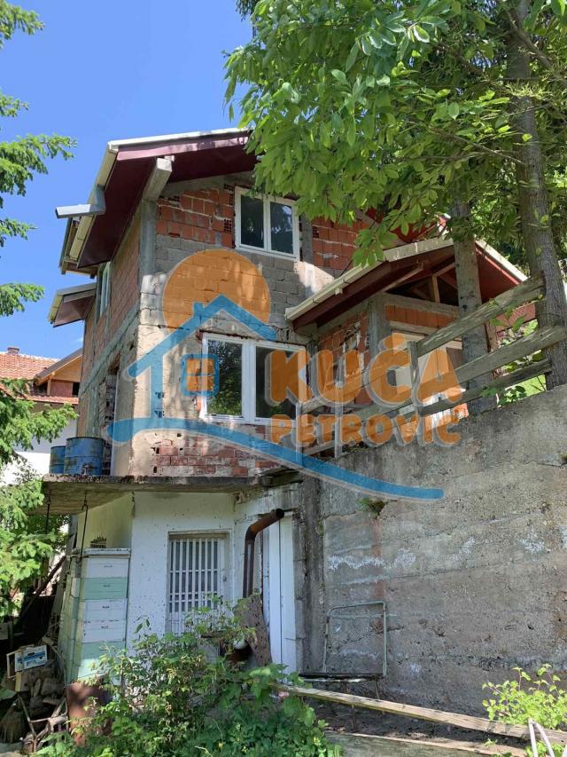 Kuća  za  odmor  u  Proseku, pored  Nišave, 75 m2, na  placu  331 m2