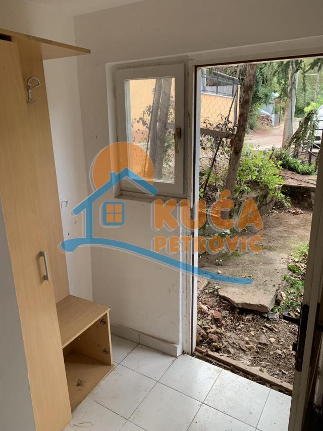 Kuća  za  odmor  u  Proseku, pored  Nišave, 75 m2, na  placu  331 m2