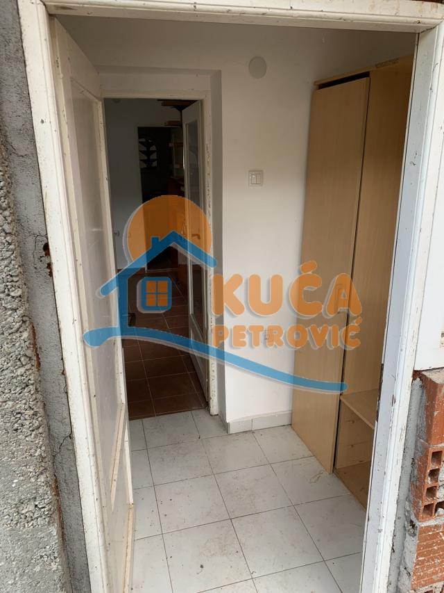 Kuća  za  odmor  u  Proseku, pored  Nišave, 75 m2, na  placu  331 m2