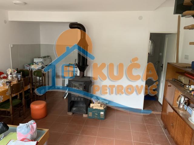 Kuća  za  odmor  u  Proseku, pored  Nišave, 75 m2, na  placu  331 m2