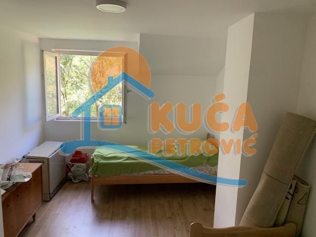 Kuća  za  odmor  u  Proseku, pored  Nišave, 75 m2, na  placu  331 m2