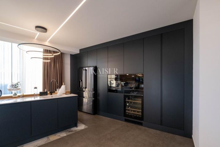 Opatija - Luksuzni dvoetažni penthouse 227, 50 m2 sa pogledom na more