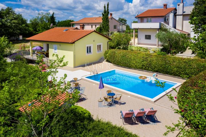 Istrien, Žminj – Familienanwesen, 2 Häuser mit Swimmingpools und 1 Büroraum