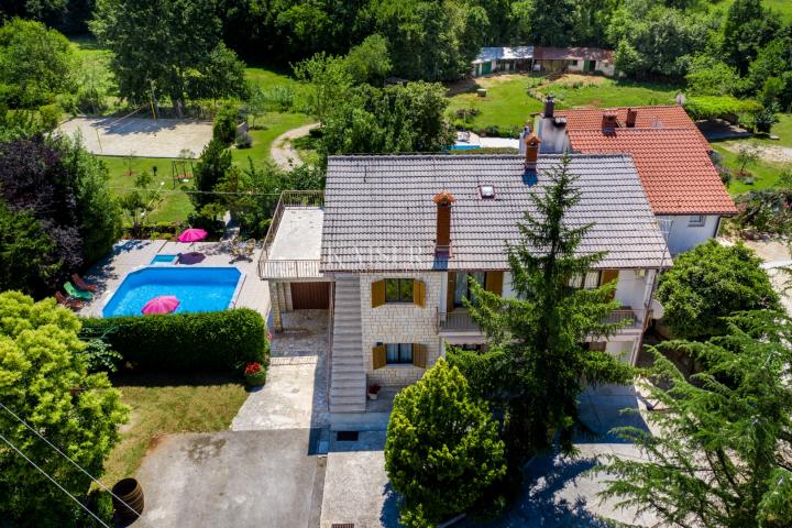 Istrien, Žminj – Familienanwesen, 2 Häuser mit Swimmingpools und 1 Büroraum