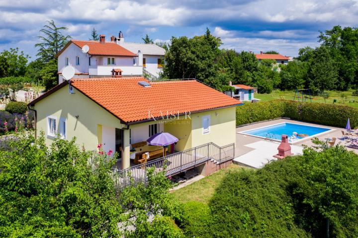 Istrien, Žminj – Familienanwesen, 2 Häuser mit Swimmingpools und 1 Büroraum