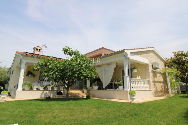 Istria - Poreč, Mediterranean villa with sea view