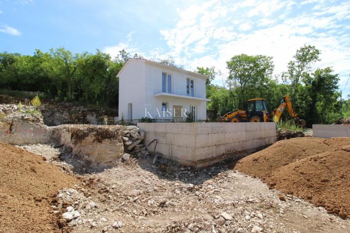 Rabac - kuća s bazenom 500 m od mora, 82 m2