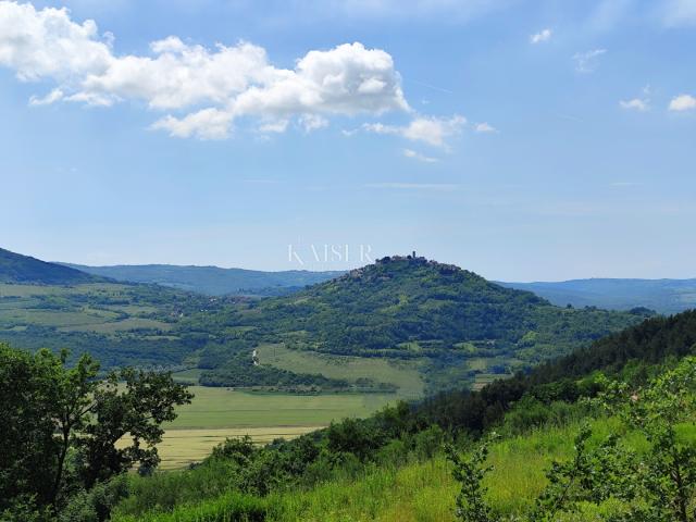 Istra, Motovun - građevinsko zemljište s jedinstvenim pogledom na Motovun