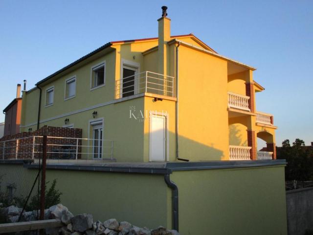 Novi Vinodolski - Pension with 12 rooms near the sea