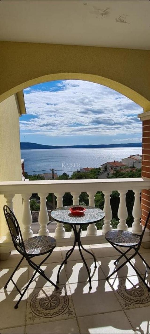 Novi Vinodolski - Pension with 12 rooms near the sea