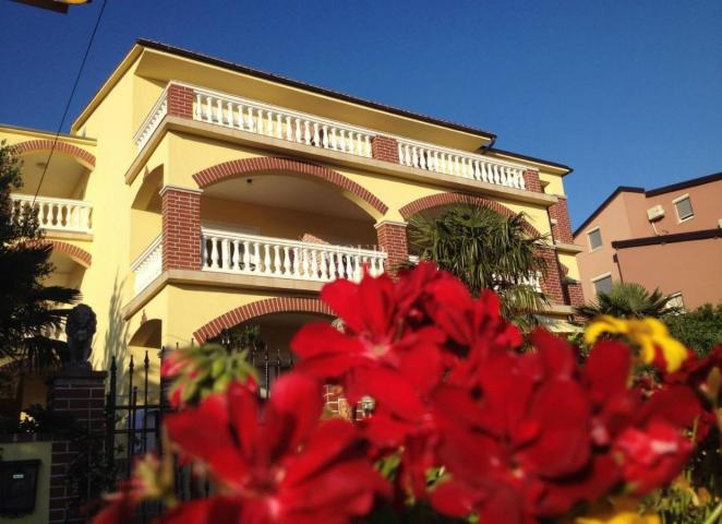 Novi Vinodolski - Pension with 12 rooms near the sea