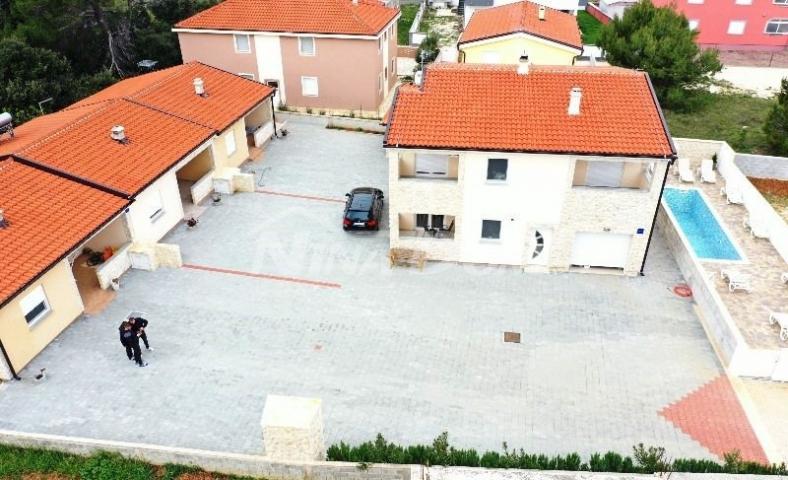 Apartmani s bazenom za turističke namjene 