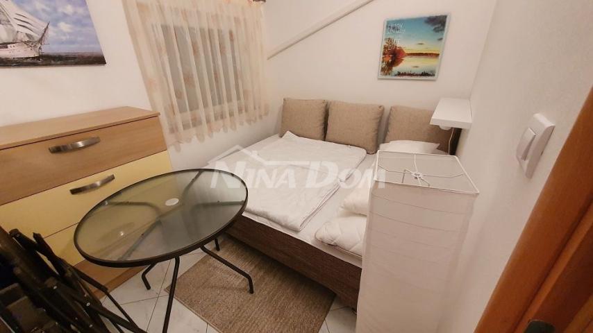 Južna strana etažni apartman 87, 95 m2 170 met. do mora