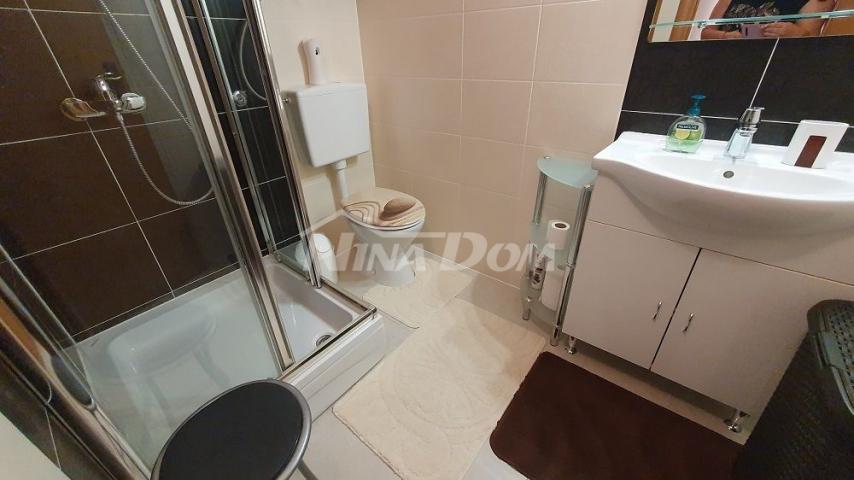 Južna strana etažni apartman 87, 95 m2 170 met. do mora