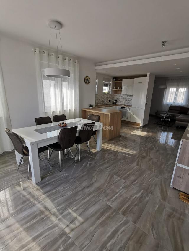 Luksuzni apartman s pogledom na more, 2. kat centar otoka Vira 