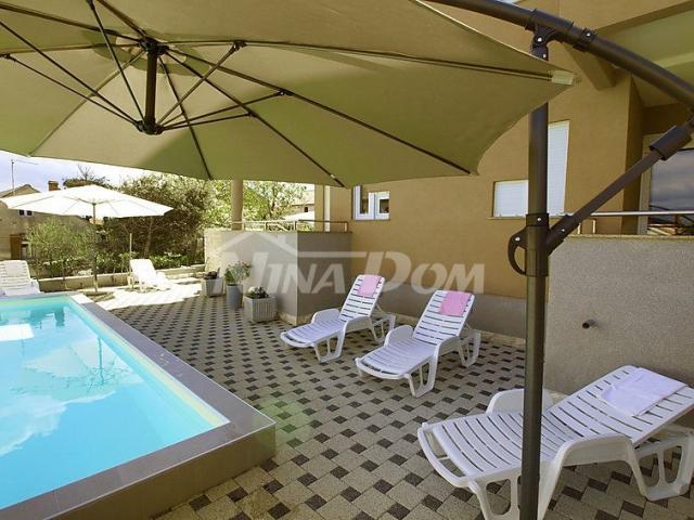 DVOJNA VILLA S 6 APARTMANA - NIN -150 M OD MORA