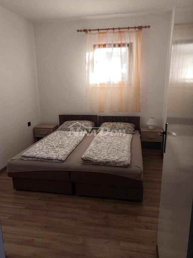 Nekretnina s 4 apartmana