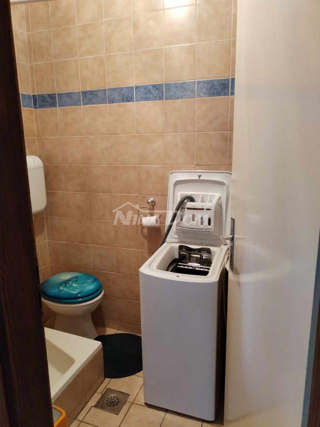 Nekretnina s 4 apartmana