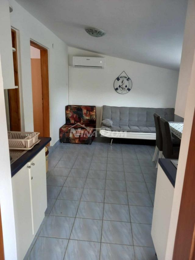 Nekretnina s 4 apartmana