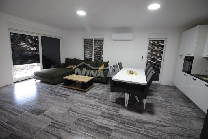 Apartman s tri spavaće sobe, prizemlje 