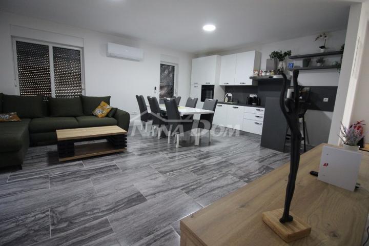 Apartman s tri spavaće sobe, prizemlje 