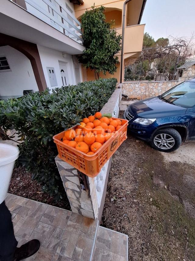 Kuća sa dva apartmana Južna strana  (voda i kanalizacija)