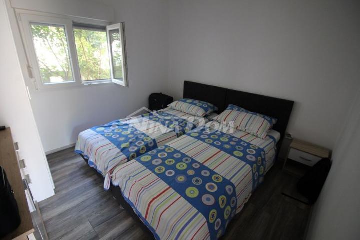 Kuća sa dva apartmana Južna strana  (voda i kanalizacija)