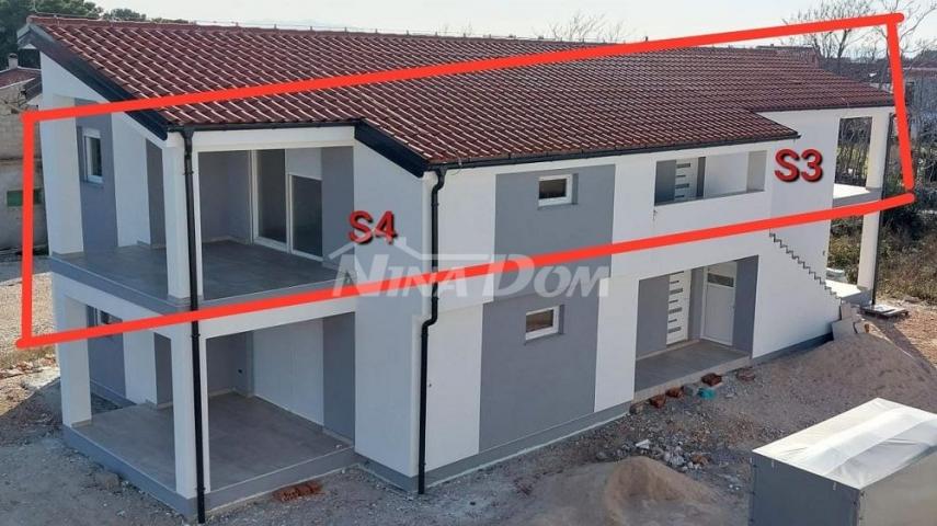 Apartman na katu, centar otoka Vira (voda i kanalizacija) 