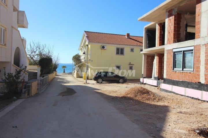 Apartman južna strana 25 met do plaže 91. 83 m2. 