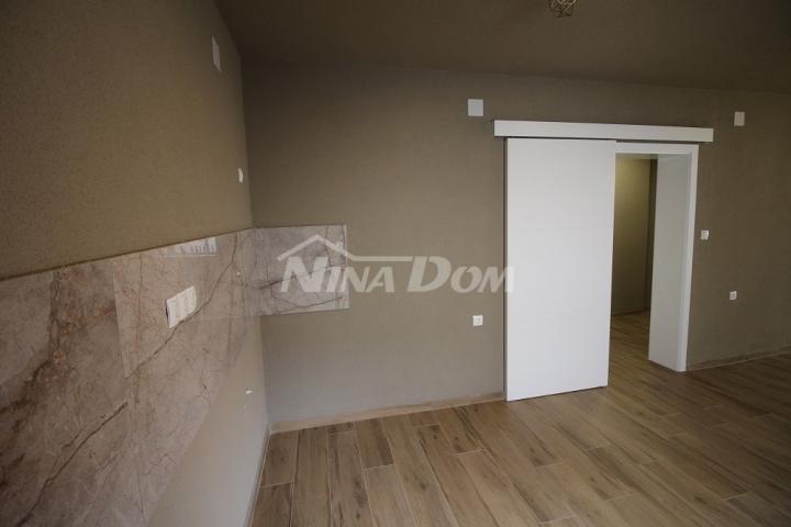 Kuća dvojnica s dva odvojena apartmana