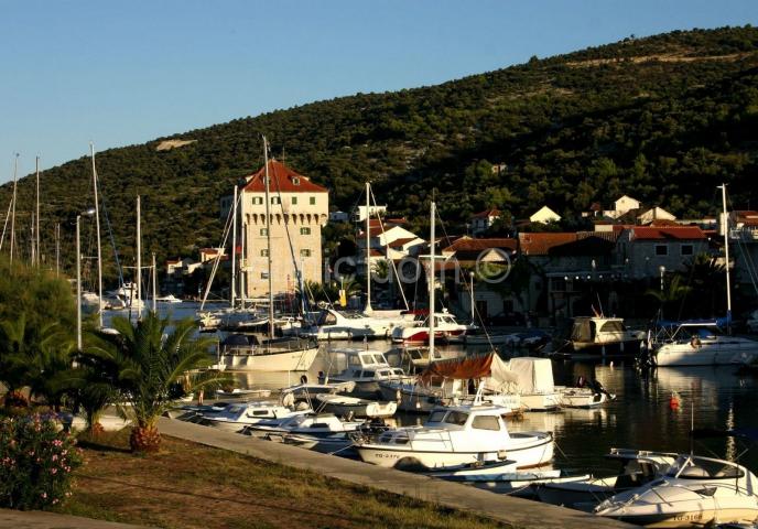 Građevinsko zemljište s pogledom na more, Marina