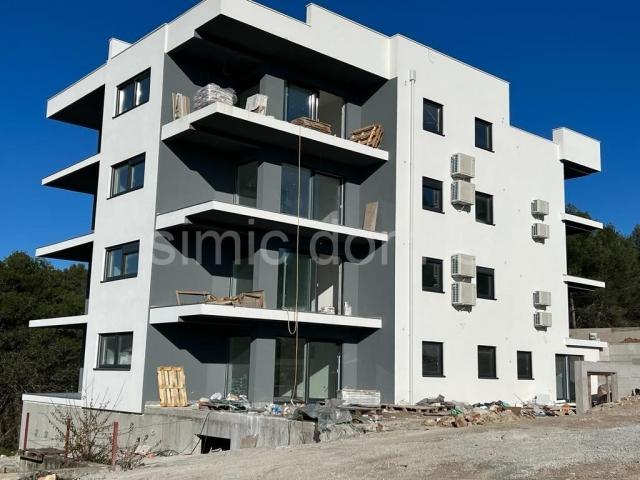 Prekrasan penthouse apartman s pogledom u novogradnji, Okrug Gornji