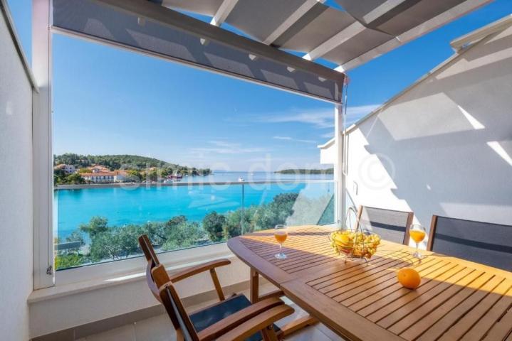 Apartmanska zgrada prvi red do mora, Pelješac