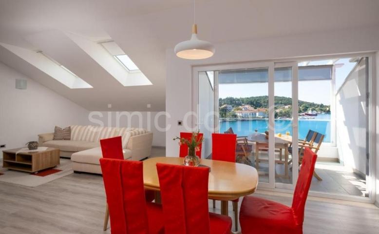 Apartmanska zgrada prvi red do mora, Pelješac