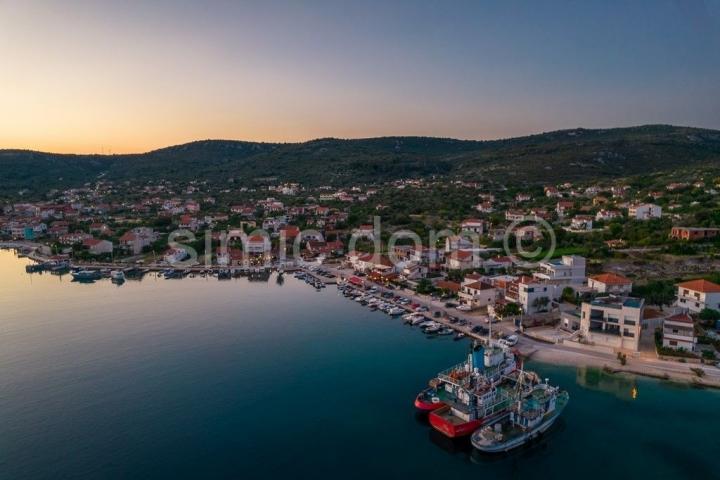 Predivna samostojeća kuća vrlo blizu mora, Vinišće