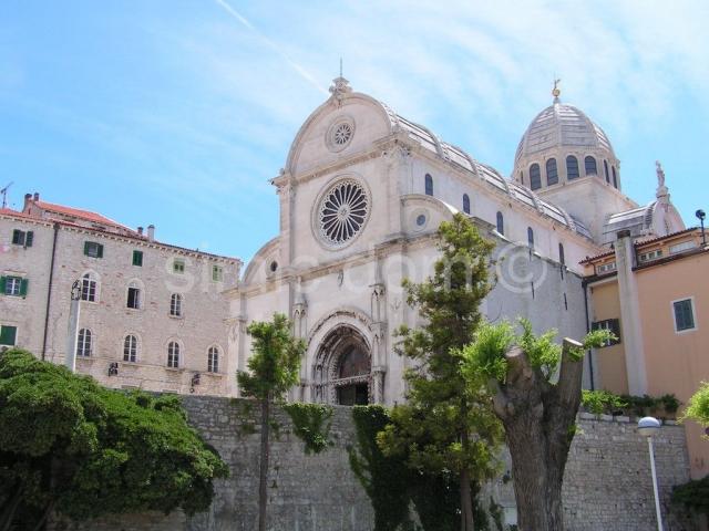 Velika obiteljska kuća s bazenom, Šibenik