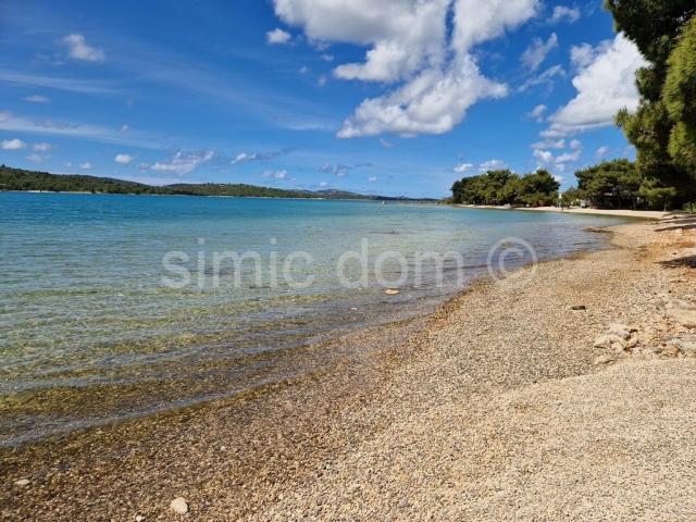 Predivna kuća uz plažu, Pirovac