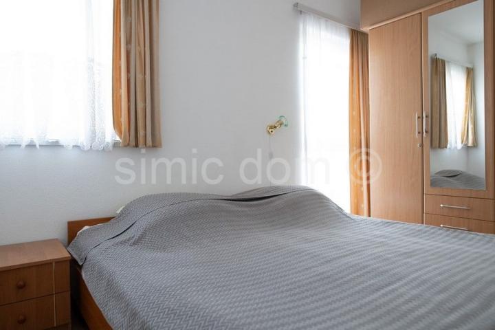 Namješteni apartman blizu mora, Vodice